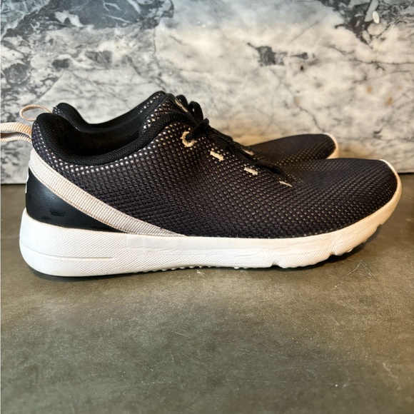 Under Armour UA Squad 2 Athletic Shoes White And Black Size Women’s 8.5 - Picture 3 of 12